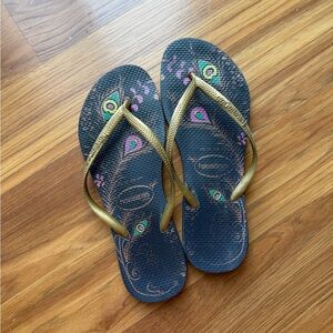 Havaianas Navy Flip Flops with Gold Accent and Multicolor Feather Print